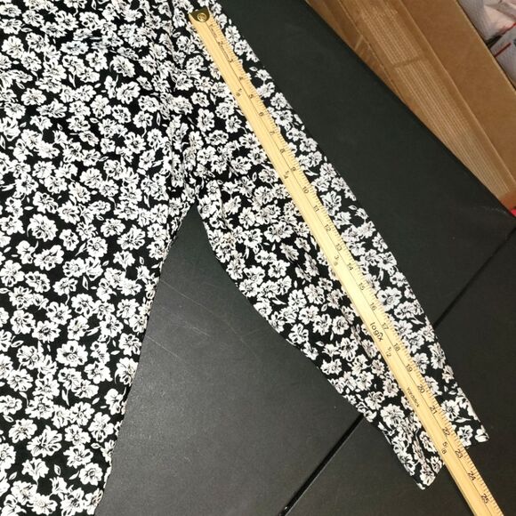 Jones New York Black White Floral Button Up Top 2X - Picture 6 of 7